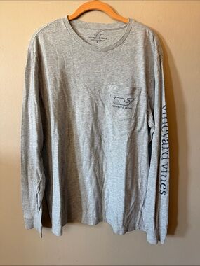 Vineyard Vines Men's Light Gray Long-Sleeve Pocket Tee with Navy Logo